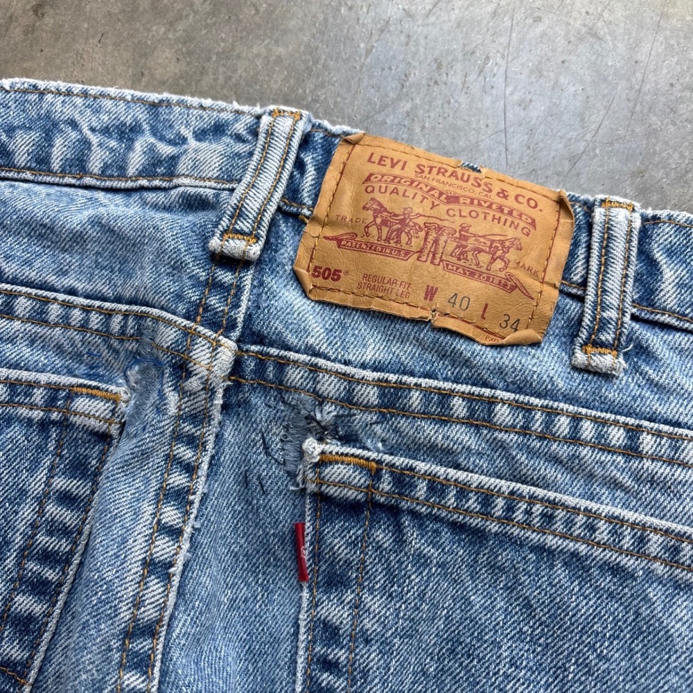 Vintage Levi's 505 Made In Canada - Picture 7 of 9